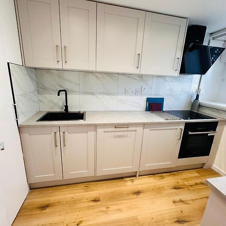 B - Newley Renovated Private Self-Contained Room In A Shared Apartment In Birmingham City Centre Exterior photo