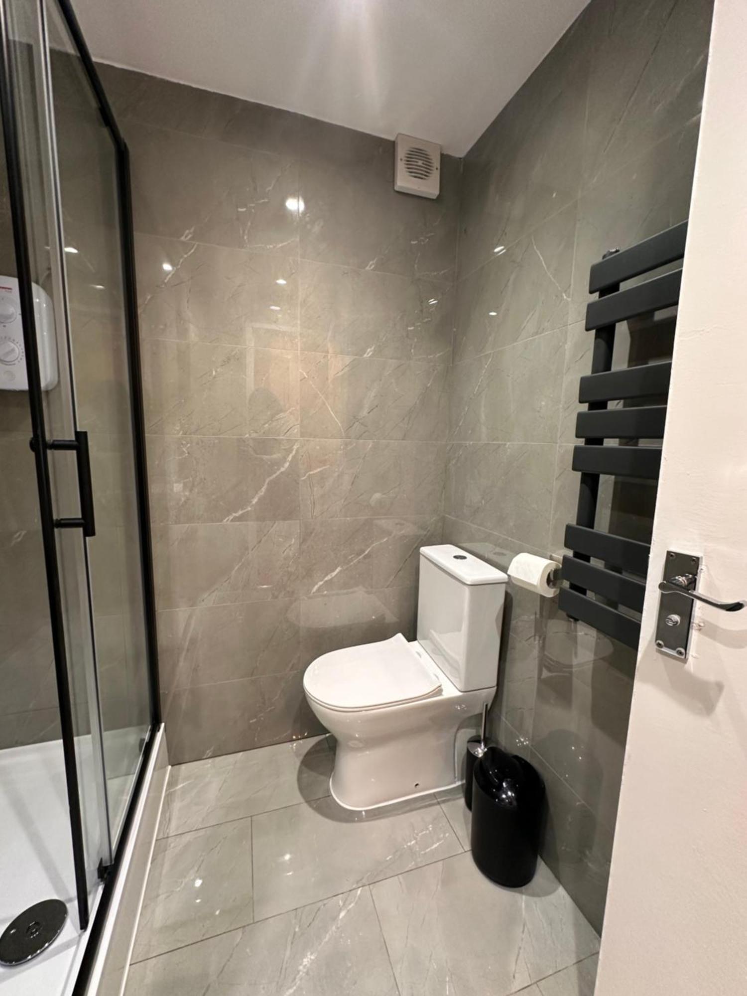 B - Newley Renovated Private Self-Contained Room In A Shared Apartment In Birmingham City Centre Exterior photo