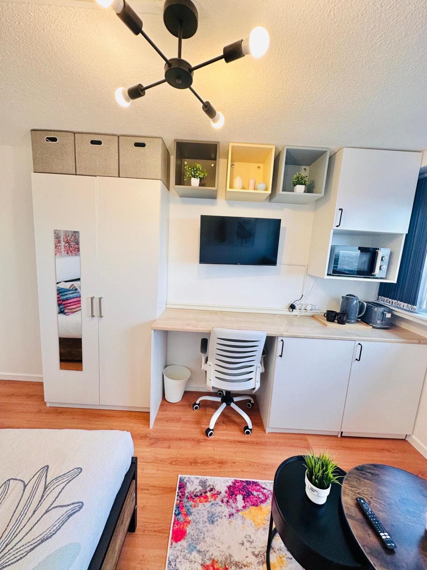 B - Newley Renovated Private Self-Contained Room In A Shared Apartment In Birmingham City Centre Exterior photo