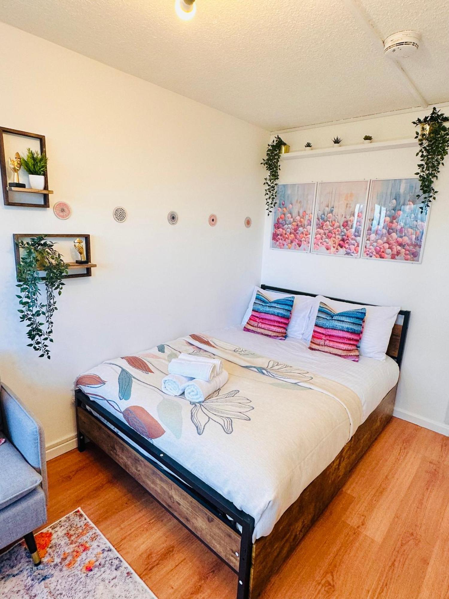 B - Newley Renovated Private Self-Contained Room In A Shared Apartment In Birmingham City Centre Exterior photo